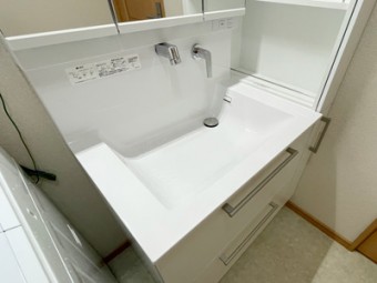 サイド収納で収納力UP!TOTOオクターブにお取替え サイド収納で収納力UP!TOTOオクターブにお取替え